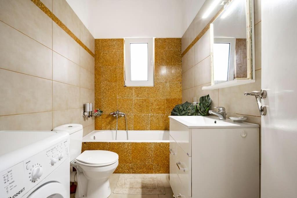 Athens Paradise Cozy 53 Sqm Apartament Near To Metro Luaran gambar