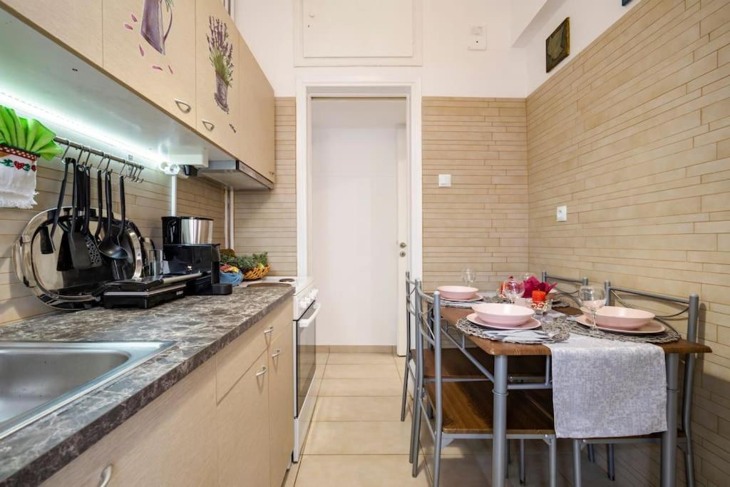 Athens Paradise Cozy 53 Sqm Apartament Near To Metro Luaran gambar